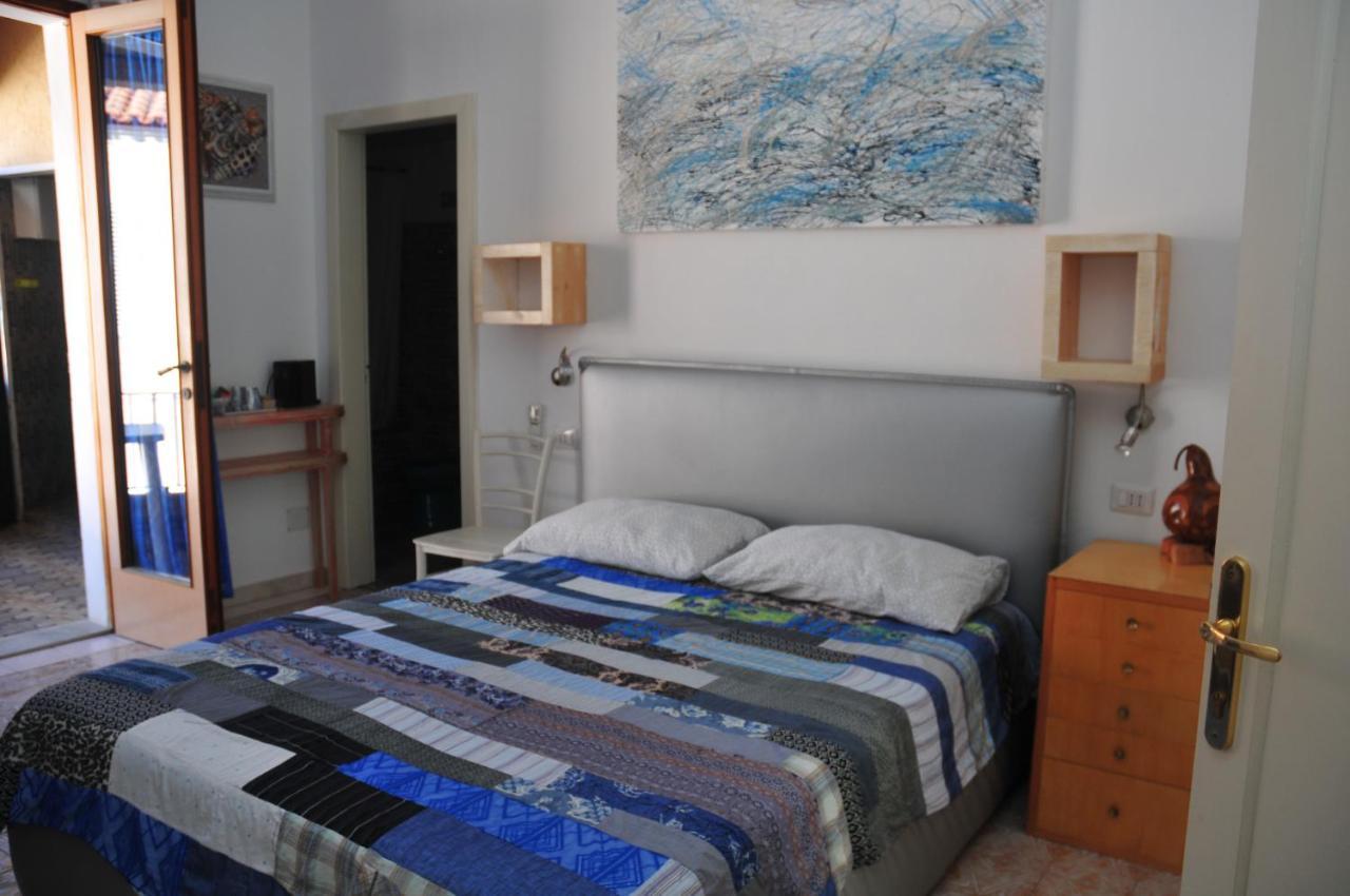 Il Giardino Di Tatiana Rooms & Breakfast La Maddalena  Exterior photo