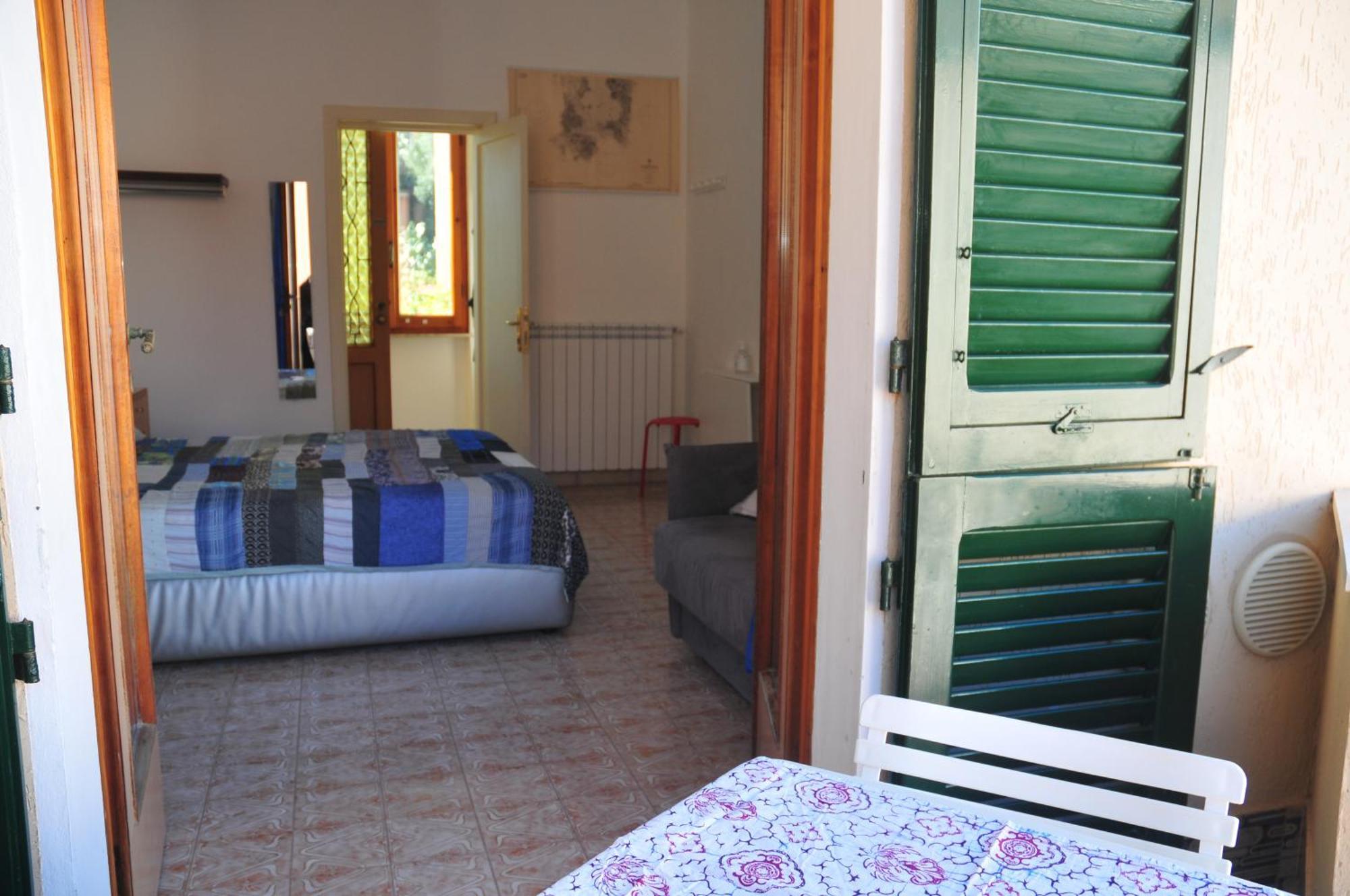 Il Giardino Di Tatiana Rooms & Breakfast La Maddalena  Room photo